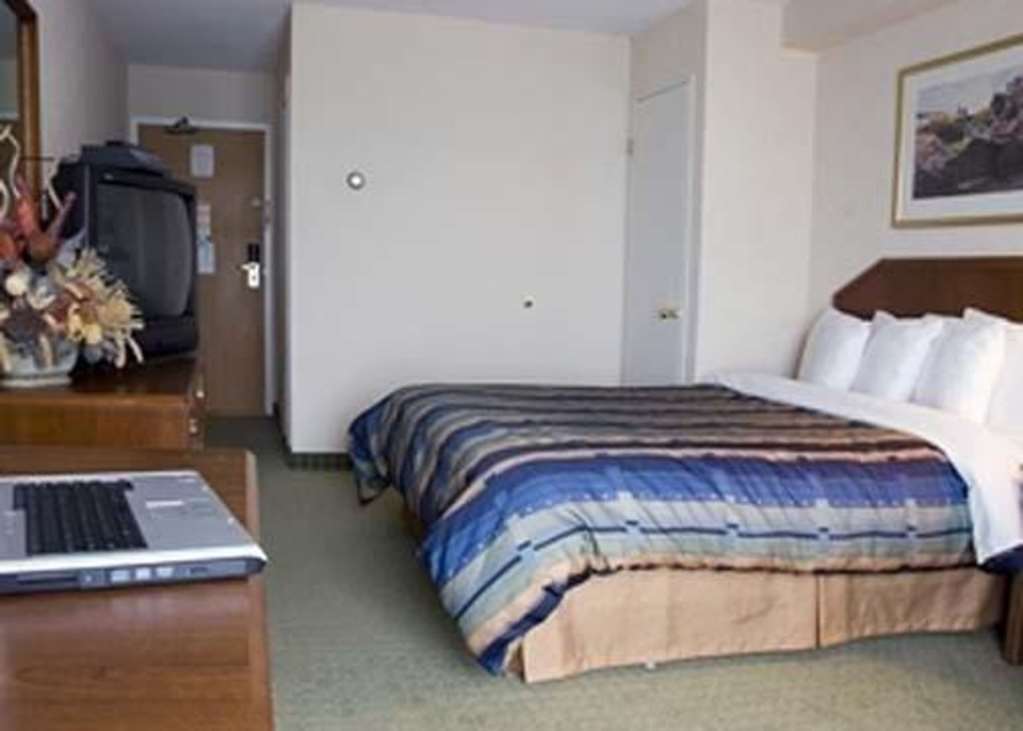 Four Points By Sheraton Toronto Airport East Bilik gambar