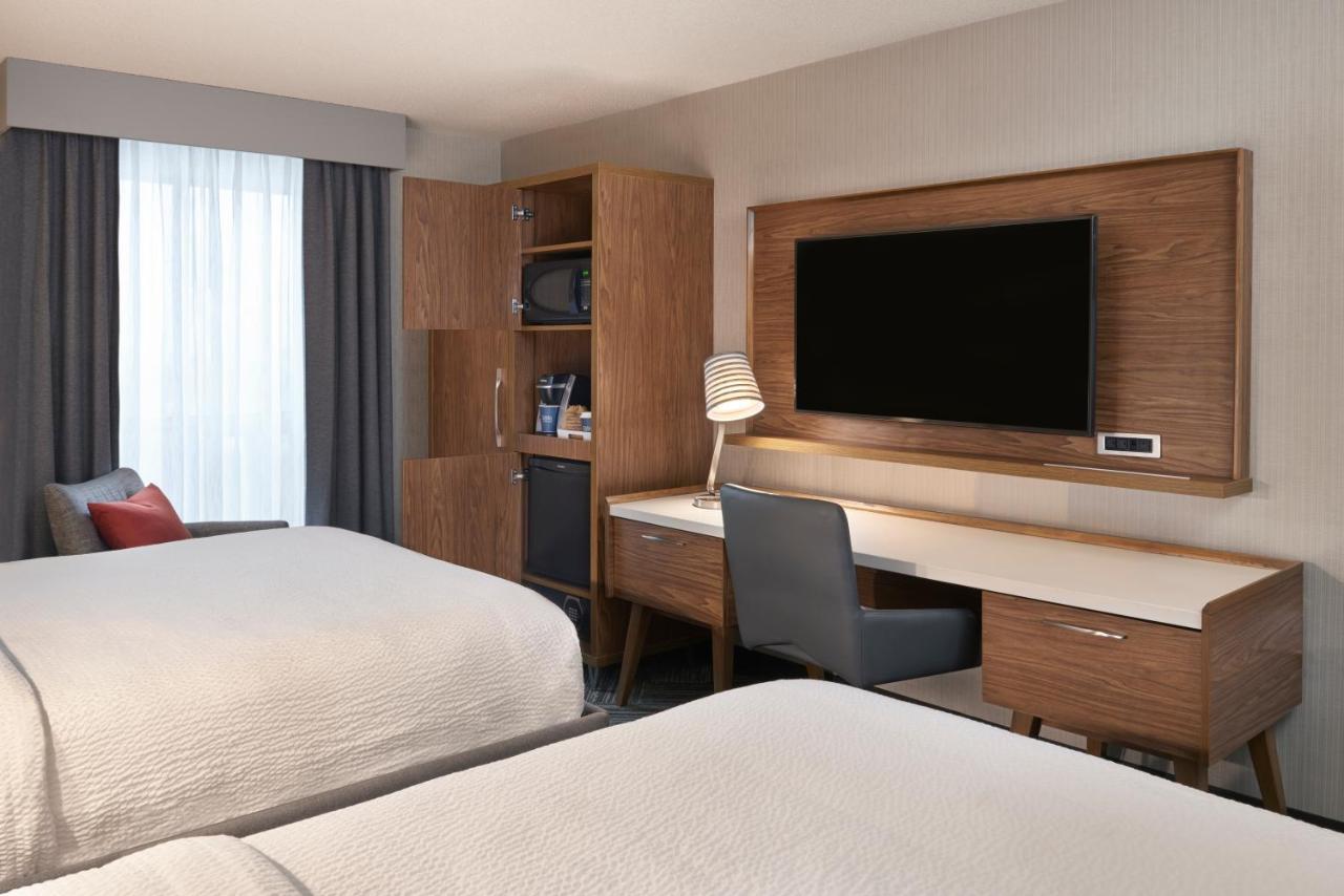 Four Points By Sheraton Toronto Airport East Bilik gambar